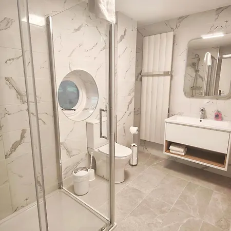 Moneylands Farm Self-catering Apartment *